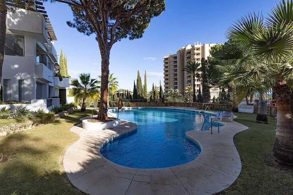 Luxurious 80M² Studio Apartment, Stunning Sea Views - Rio Real Golf, Marbella Apartment