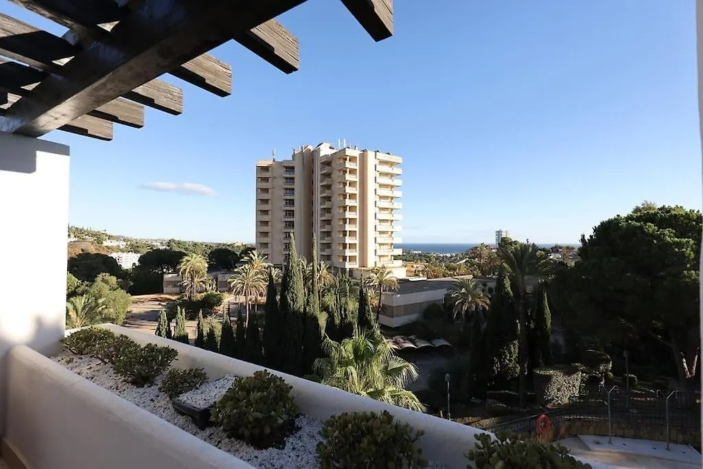 Luxurious 80M² Studio Apartment, Stunning Sea Views - Rio Real Golf, Marbella Apartment
