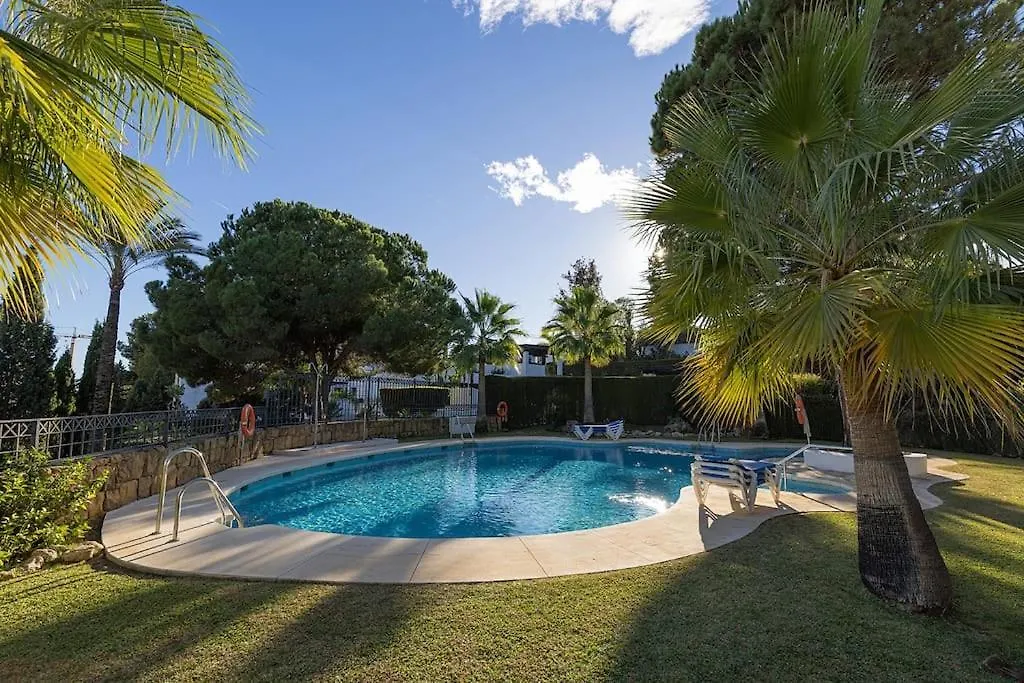 Luxurious 80M² Studio Apartment, Stunning Sea Views - Rio Real Golf, Marbella Apartment
