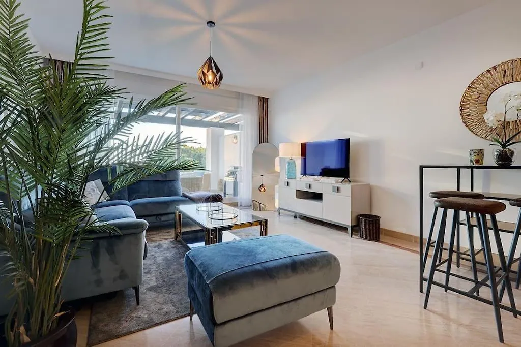 Luxurious 80M² Studio Apartment, Stunning Sea Views - Rio Real Golf, Marbella Apartment