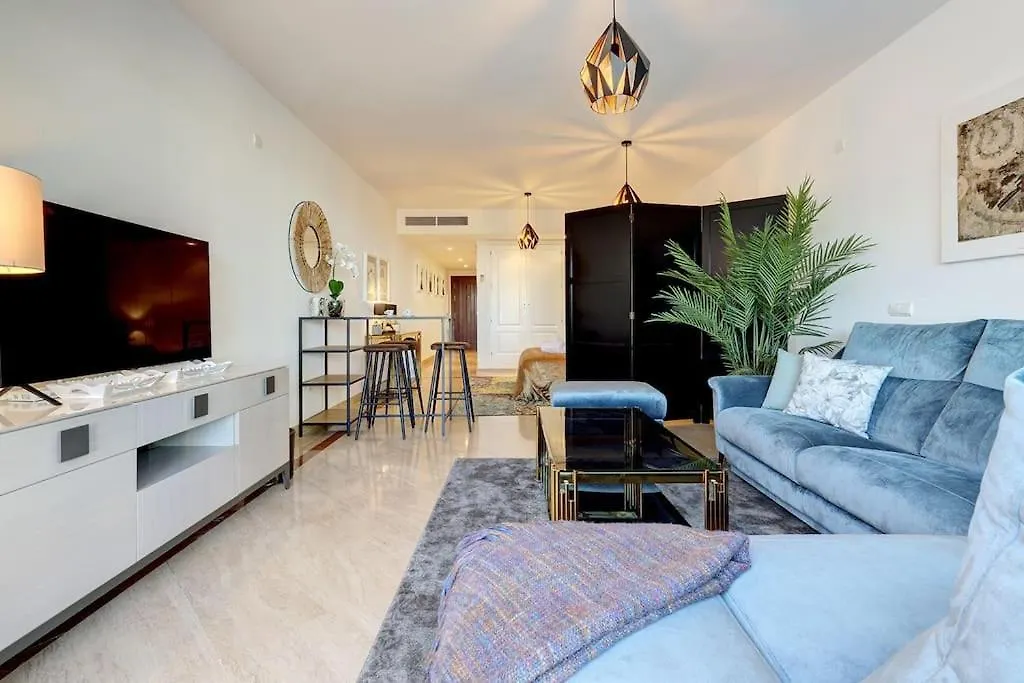 Luxurious 80M² Studio Apartment, Stunning Sea Views - Rio Real Golf, マルベーリャ スペイン