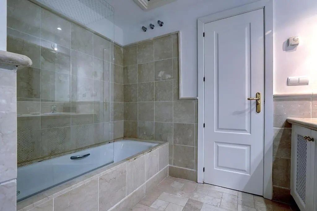 アパート Luxurious 80M² Studio Apartment, Stunning Sea Views - Rio Real Golf, マルベーリャ