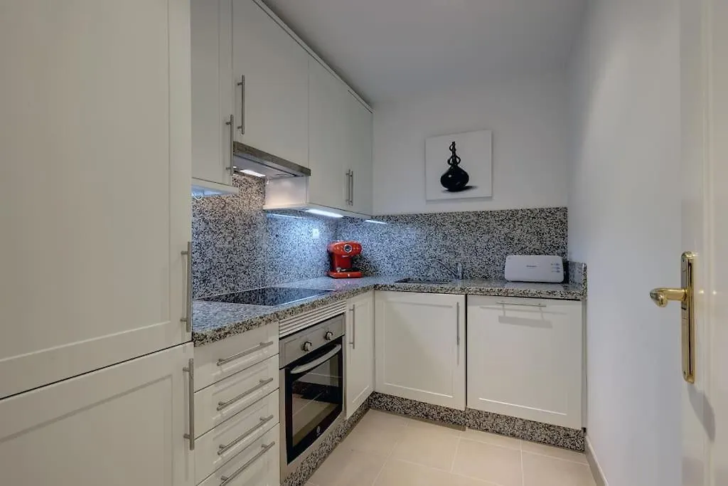 Luxurious 80M² Studio Apartment, Stunning Sea Views - Rio Real Golf, マルベーリャ
