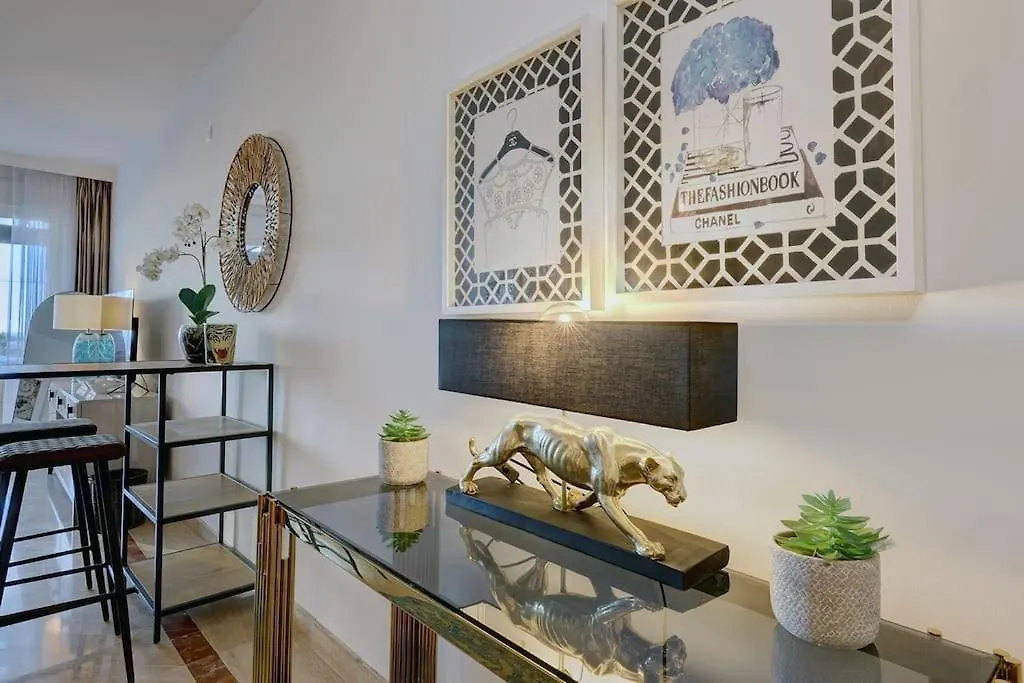 アパート Luxurious 80M² Studio Apartment, Stunning Sea Views - Rio Real Golf, マルベーリャ スペイン