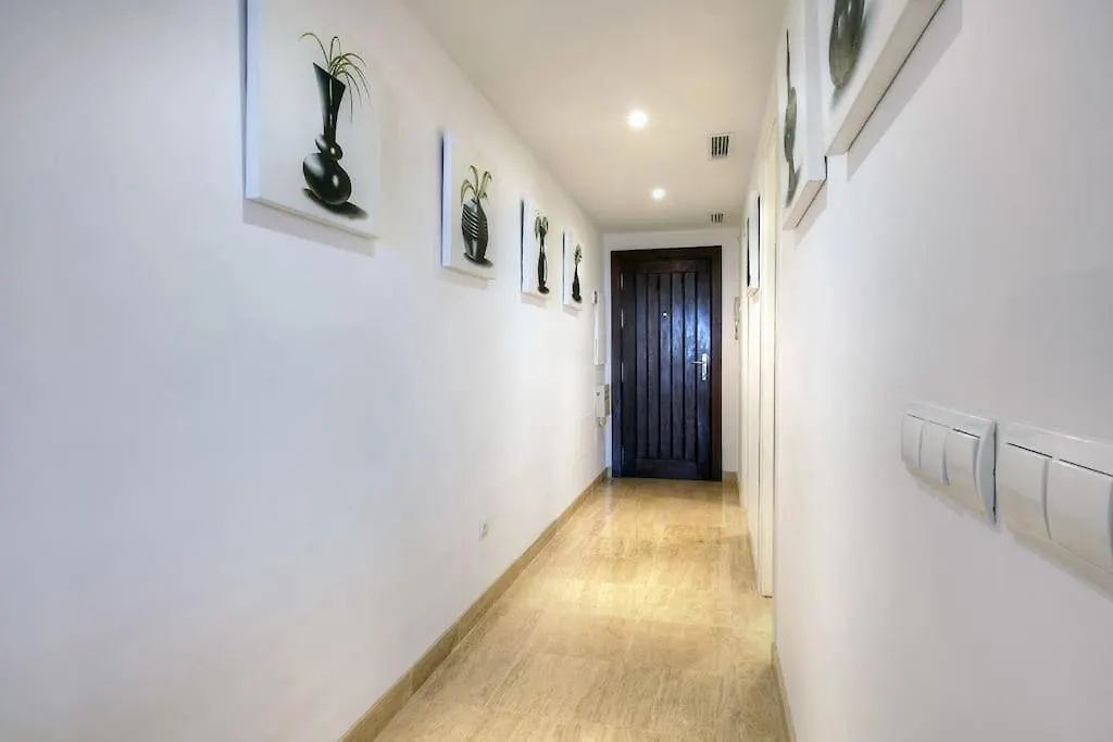 アパート Luxurious 80M² Studio Apartment, Stunning Sea Views - Rio Real Golf, マルベーリャ